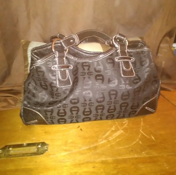 Purse - Picture 1 of 1